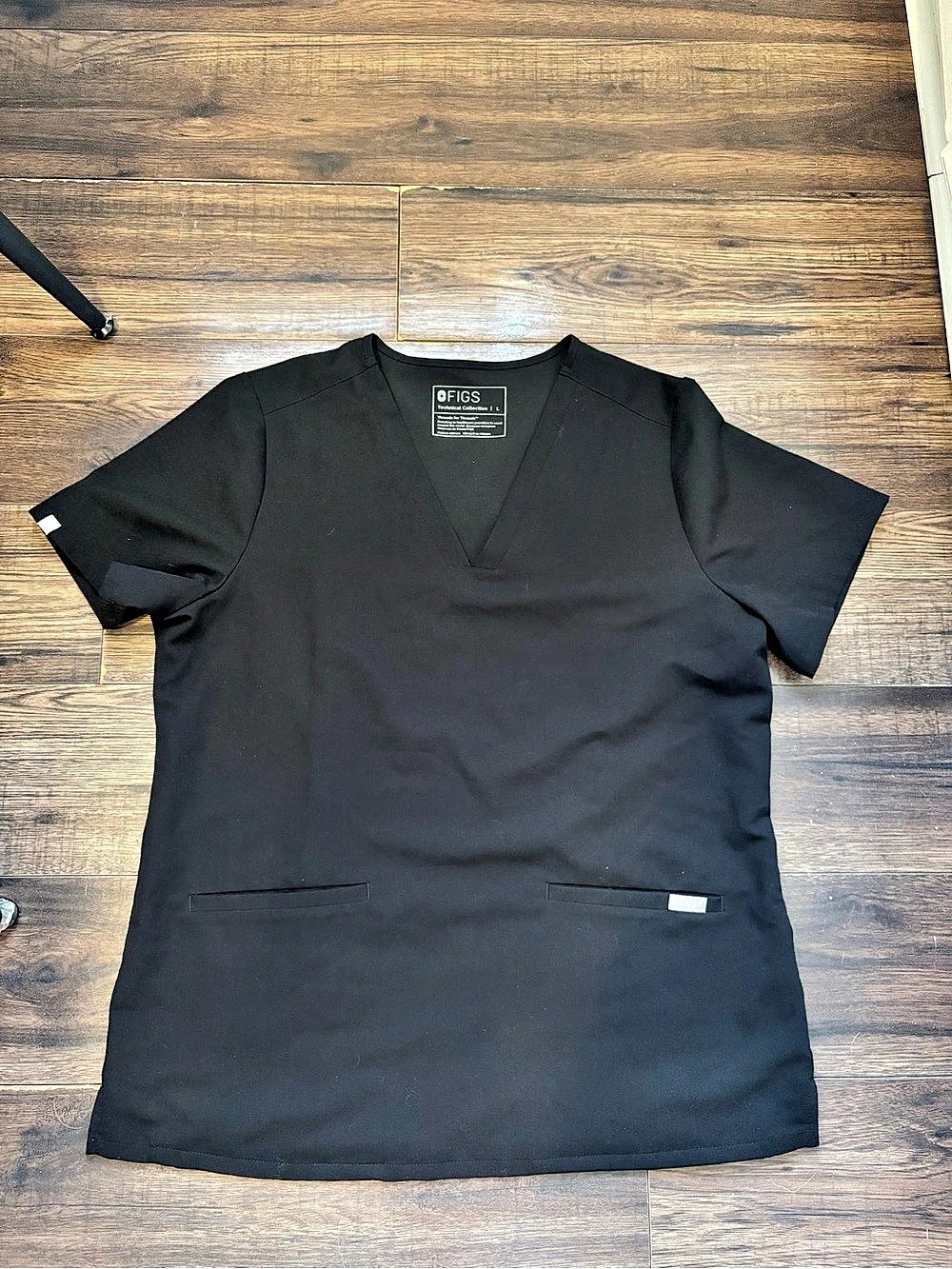 FIGS Casma Scrub Top Short Sleeve V-Neck Black